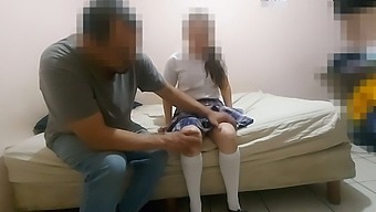Mehiška Šolarka In Sosed Zarotita Se, Da Bi Dobila Darilo In Seksala Z Mladeničem Iz Sinaloe V Domačem Videu