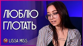 Lissa Miss Njuter Av Att Konsumera Sin Partners Utlösning Oralt