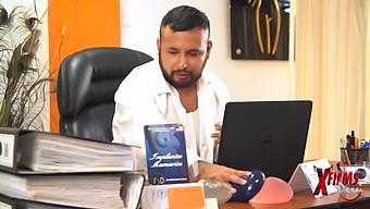 A Peruvian Cleaning Worker Pretends To Be A Physician To Arouse A Curvy Venezuelan