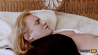 Hd Video: Lepa Blondinka Se Pred Poročno Slovesnostjo Intimira Z Ženinovim Očetom